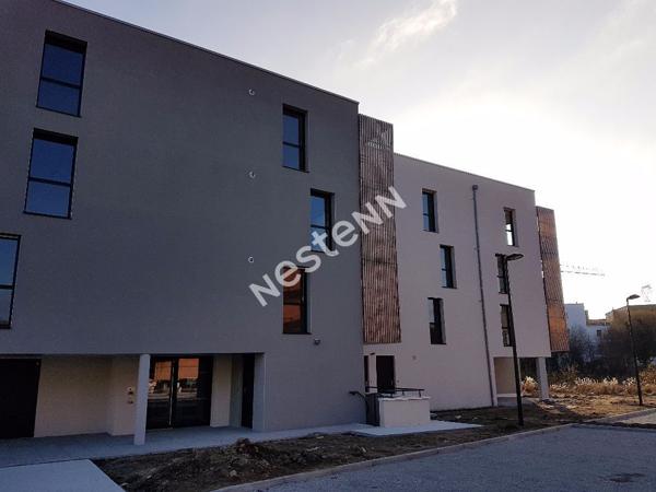 Appartement à louer - Saint Avé T2  50m² balcon cave et parking - PINEL