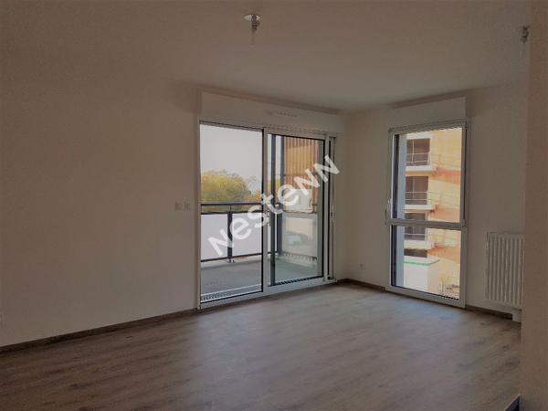 Appartement à louer - Saint Avé T2  50m² balcon cave et parking - PINEL