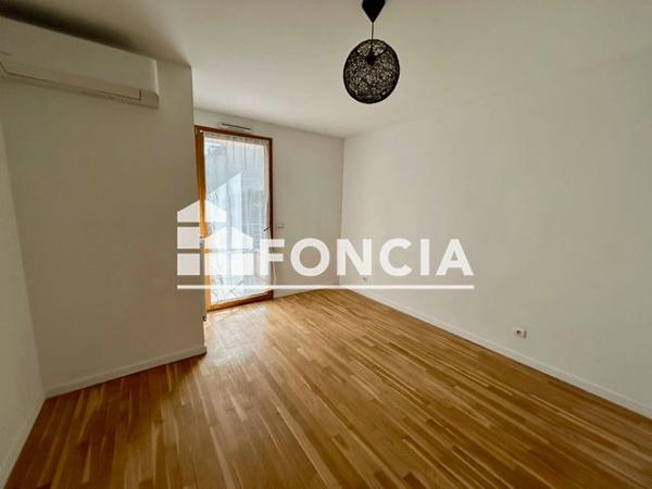 Location Appartement 5 pièces 133.2 m² - 27 RUE CHARLES MONTALAND Villeurbanne 69100