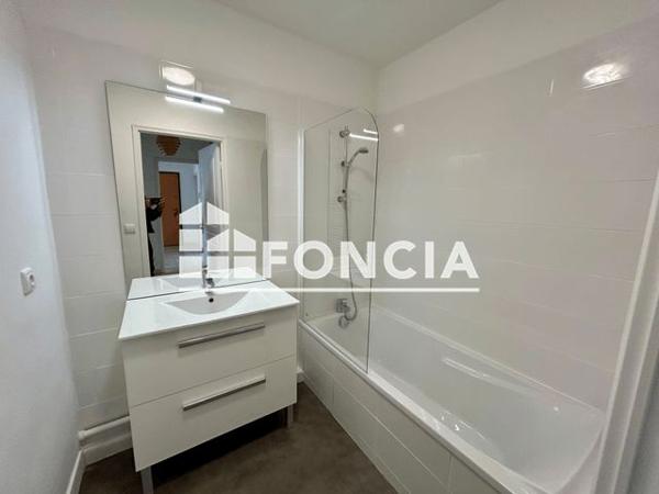 Location Appartement 5 pièces 133.2 m² - 27 RUE CHARLES MONTALAND Villeurbanne 69100