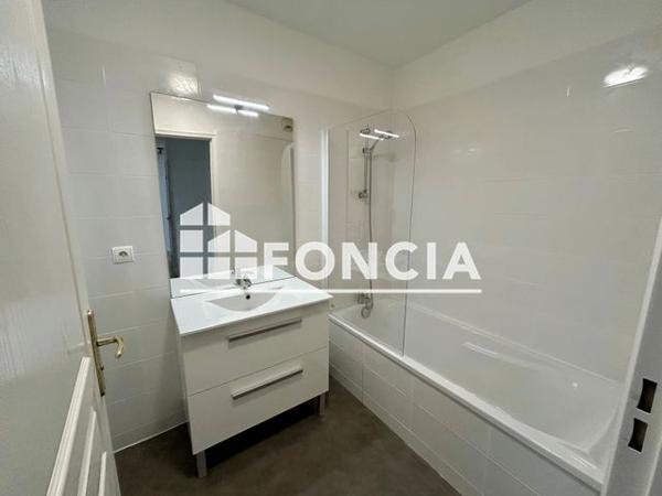 Location Appartement 5 pièces 133.2 m² - 27 RUE CHARLES MONTALAND Villeurbanne 69100