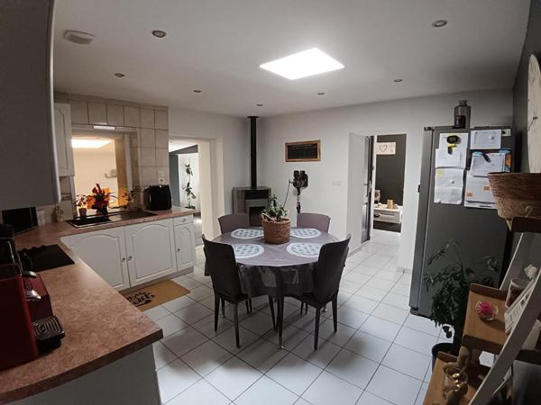 Maison d''habitation + studio + garage indépendant - 298000  TTC - CHALLANS