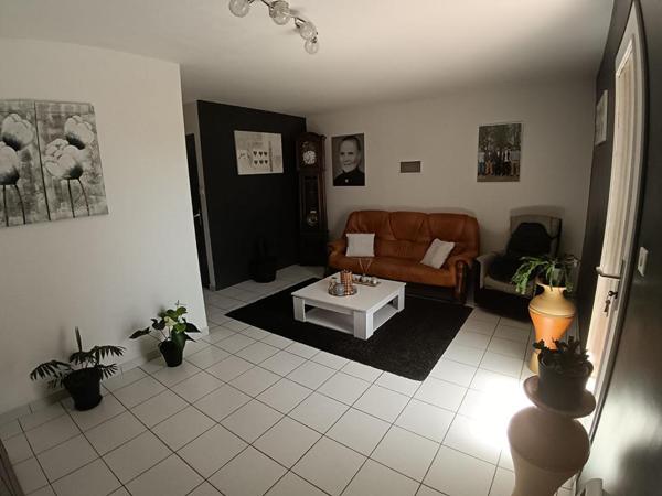 Maison d''habitation + studio + garage indépendant - 298000  TTC - CHALLANS