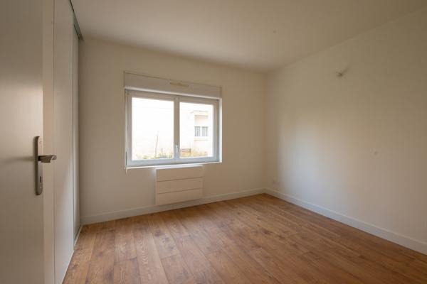 SOUS COMPROMIS - ARCHITECTURE CONTEMPORAINE - 1900 - Appartement rénové avec terrasse - Latresne