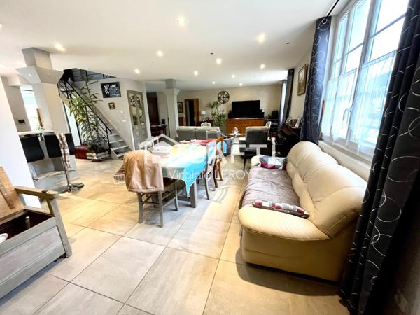 Ensemble immobilier maison de 195m2 avec 2 terrains constructibles