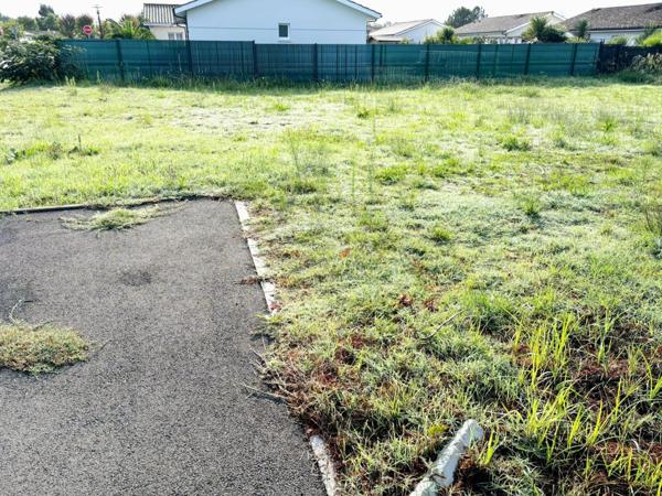 Terrain viabilisé à Parentis en Born de 528M2