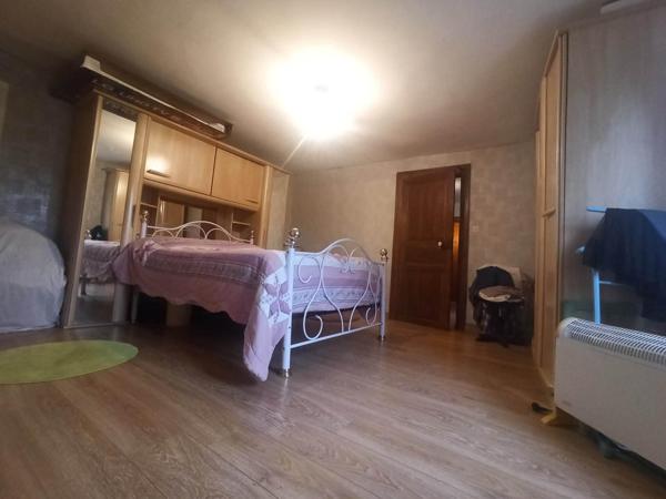 Maison 186 m2 avec 5 chambres sur un terrain arboré de 5510 m2