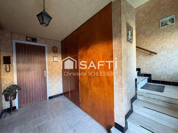 Maison avec un grand jardin de 1000 M2, trois chambres, cuisine ouverte sur le séjour