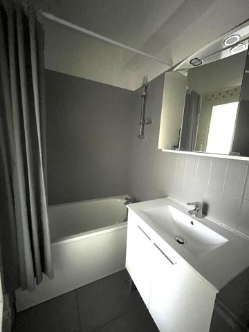 SARREGUEMINES - APPARTEMENT F2 MEUBLE AVEC GARAGE