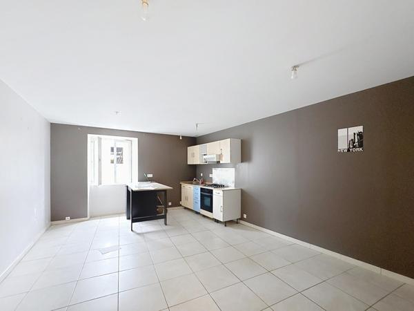 Maison de village rénovée avec garage