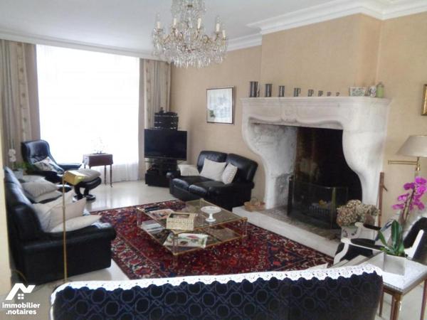 Proche du centre  ville maison de 300 m² habitable bâtie sur et avec 1280 m² environ clos et arboré