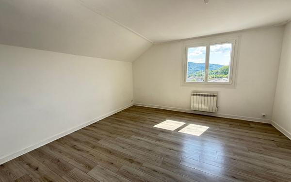 Appartement à vendre    3 pièces •  Rives