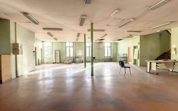 Immeuble à vendre    6 pièces • 428 m2 Joinville