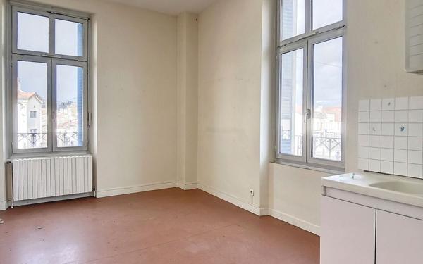 Immeuble à vendre    6 pièces • 428 m2 Joinville