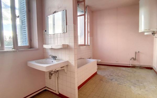 Immeuble à vendre    6 pièces • 428 m2 Joinville