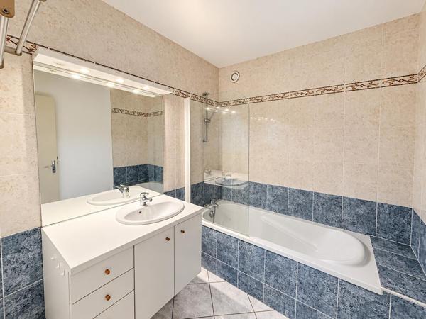 À vendre - Appartement T2 avec balcon et parking à Cap de Bos