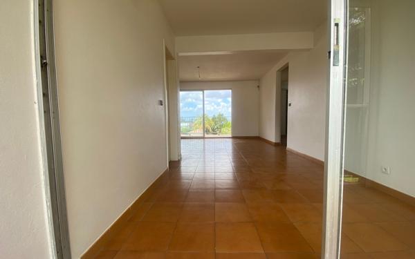 Appartement à vendre    4 pièces •  Fort-de-France