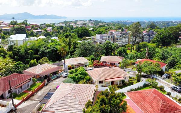 Appartement à vendre    4 pièces •  Fort-de-France