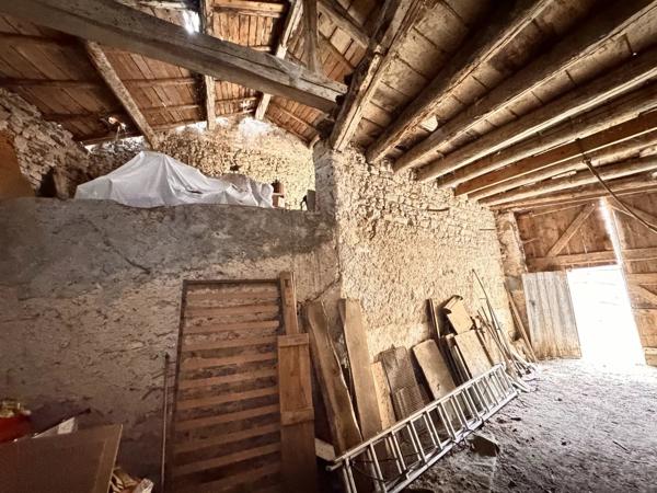 Vente                                                      Ferme
                        
                     2 pièces                                         à Saint-Germain-Lembron