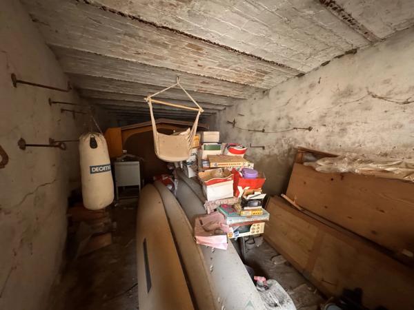 Vente                                                      Ferme
                        
                     2 pièces                                         à Saint-Germain-Lembron