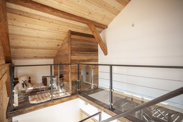 Samoëns (74340) Propriété d’exception 430 m² rénovée, vue montagnes, 17 000 m² en zone naturelle, proche Grand Massif