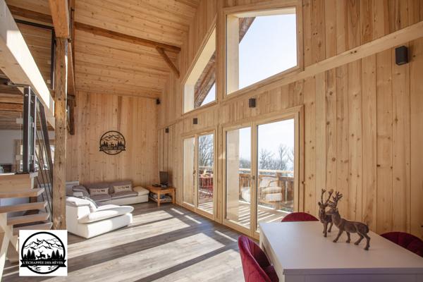 Samoëns (74340) Propriété d’exception 430 m² rénovée, vue montagnes, 17 000 m² en zone naturelle, proche Grand Massif