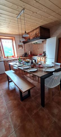 Samoëns (74340) Propriété d’exception 430 m² rénovée, vue montagnes, 17 000 m² en zone naturelle, proche Grand Massif