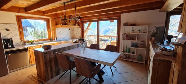 Samoëns (74340) Propriété d’exception 430 m² rénovée, vue montagnes, 17 000 m² en zone naturelle, proche Grand Massif