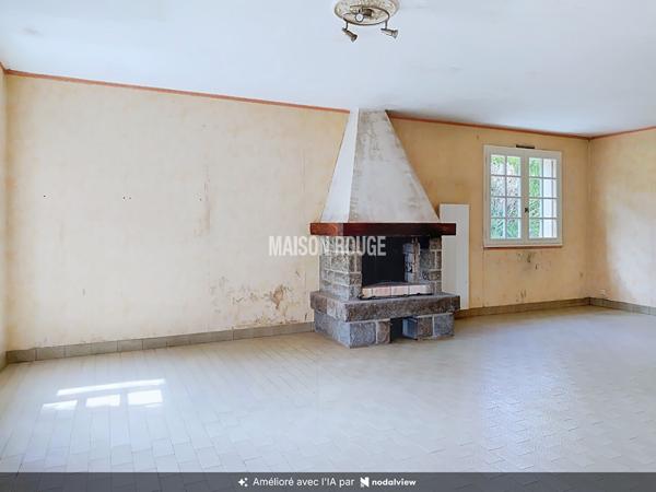 COMBOURG CENTRE : BEAU POTENTIEL POUR CE PAVILLON À RÉNOVER !