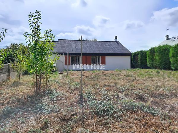 COMBOURG CENTRE : BEAU POTENTIEL POUR CE PAVILLON À RÉNOVER !