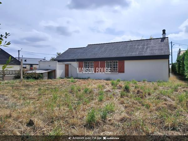 COMBOURG CENTRE : BEAU POTENTIEL POUR CE PAVILLON À RÉNOVER !