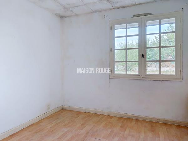 COMBOURG CENTRE : BEAU POTENTIEL POUR CE PAVILLON À RÉNOVER !