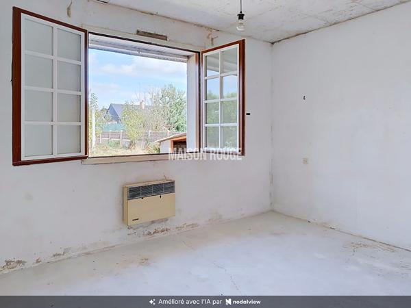 COMBOURG CENTRE : BEAU POTENTIEL POUR CE PAVILLON À RÉNOVER !