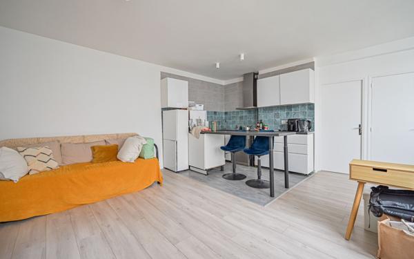 Appartement à vendre    2 pièces • 42,73 m2 Paris 18