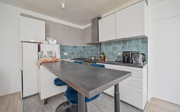 Appartement à vendre    2 pièces • 42,73 m2 Paris 18