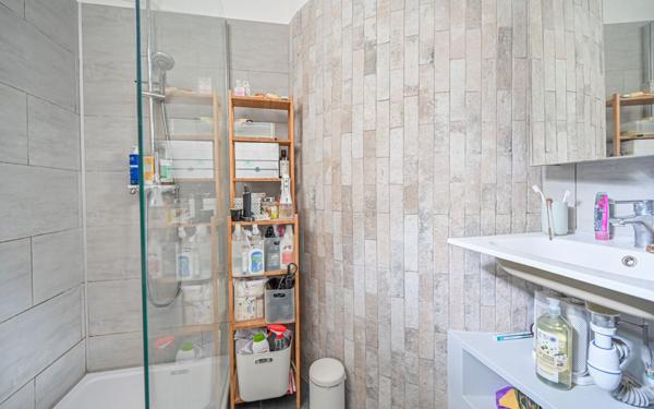 Appartement à vendre    2 pièces • 42,73 m2 Paris 18