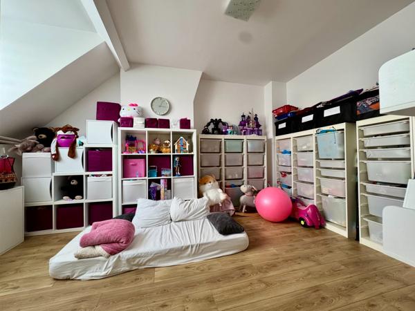 Maison Bourgeoise Rénovée de 220 m² – Le Sart, Villeneuve-d’Ascq – 6 Chambres – Jardin – Proche, Tram et Métro VILLENEUVE D ASCQ