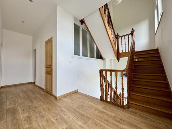 Maison Bourgeoise Rénovée de 220 m² – Le Sart, Villeneuve-d’Ascq – 6 Chambres – Jardin – Proche, Tram et Métro VILLENEUVE D ASCQ