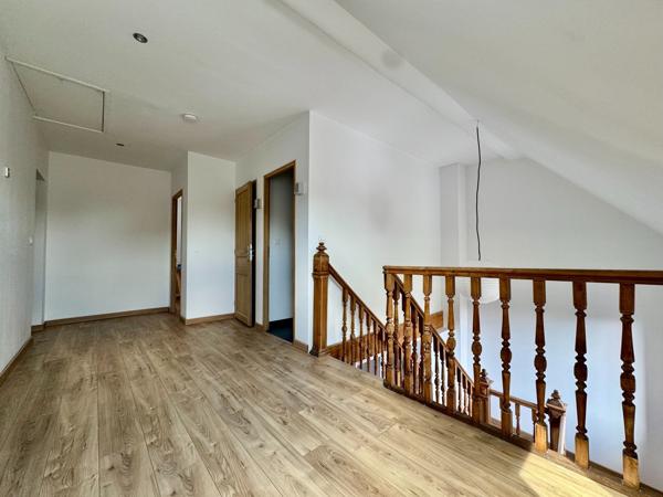 Maison Bourgeoise Rénovée de 220 m² – Le Sart, Villeneuve-d’Ascq – 6 Chambres – Jardin – Proche, Tram et Métro VILLENEUVE D ASCQ