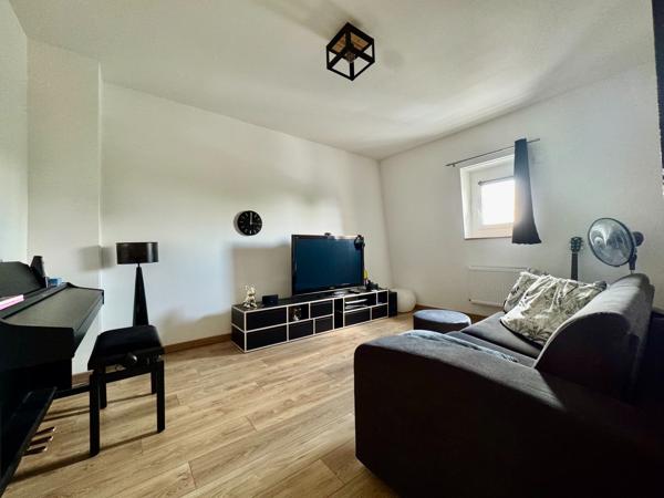 Maison Bourgeoise Rénovée de 220 m² – Le Sart, Villeneuve-d’Ascq – 6 Chambres – Jardin – Proche, Tram et Métro VILLENEUVE D ASCQ
