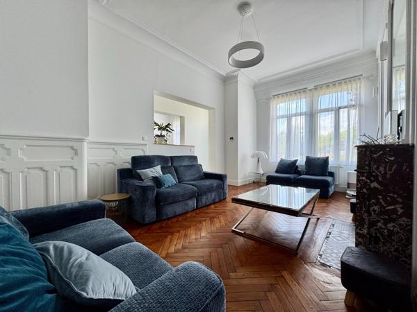 Maison Bourgeoise Rénovée de 220 m² – Le Sart, Villeneuve-d’Ascq – 6 Chambres – Jardin – Proche, Tram et Métro VILLENEUVE D ASCQ