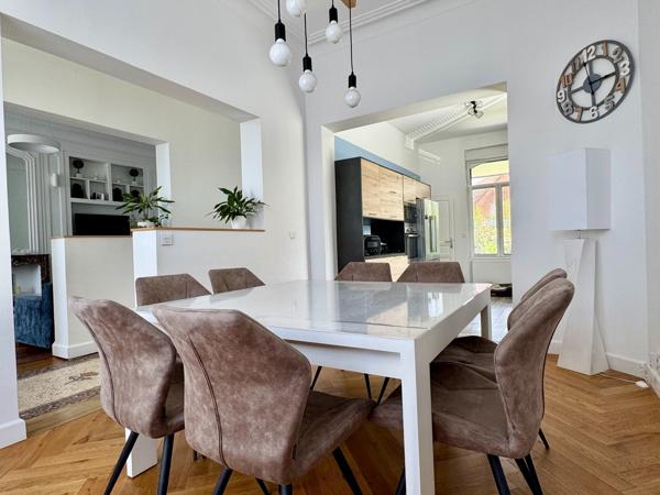 Maison Bourgeoise Rénovée de 220 m² – Le Sart, Villeneuve-d’Ascq – 6 Chambres – Jardin – Proche, Tram et Métro VILLENEUVE D ASCQ