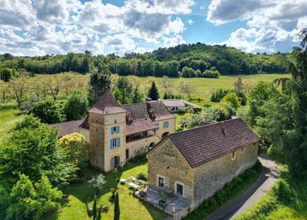 Gîtes chambres d'hôtes - Gourdon Cazals, Bel ensemble immobilier avec maison et 2 gîtes, atelier, grande piscine.