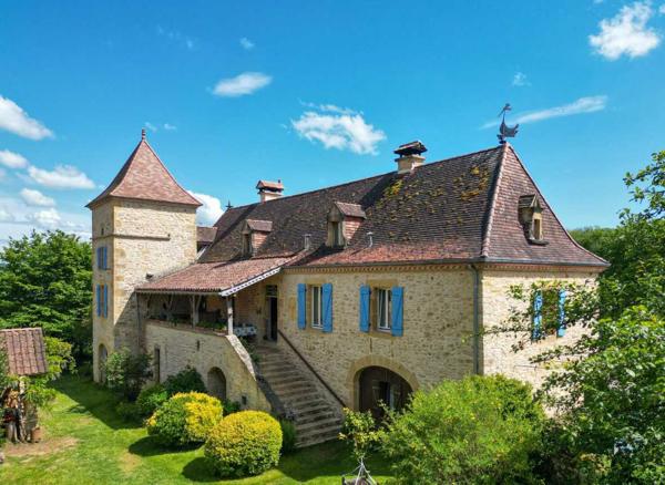 Gîtes chambres d'hôtes - Gourdon Cazals, Bel ensemble immobilier avec maison et 2 gîtes, atelier, grande piscine.