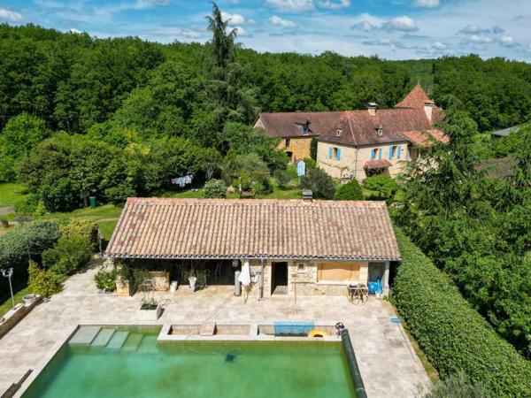 Gîtes chambres d'hôtes - Gourdon Cazals, Bel ensemble immobilier avec maison et 2 gîtes, atelier, grande piscine.