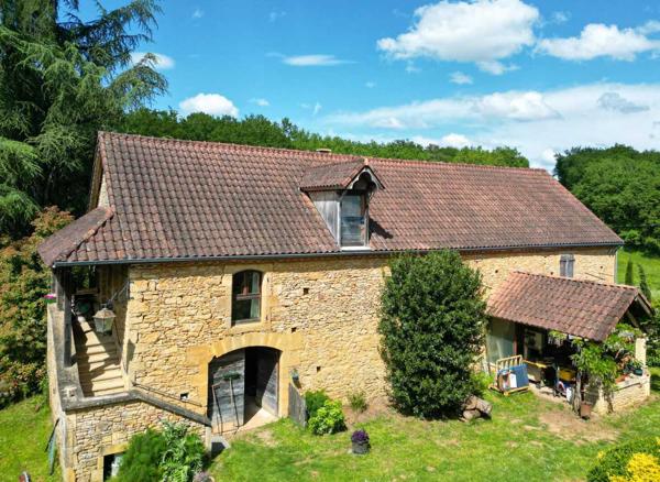 Gîtes chambres d'hôtes - Gourdon Cazals, Bel ensemble immobilier avec maison et 2 gîtes, atelier, grande piscine.