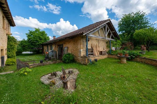 Gîtes chambres d'hôtes - Gourdon Cazals, Bel ensemble immobilier avec maison et 2 gîtes, atelier, grande piscine.