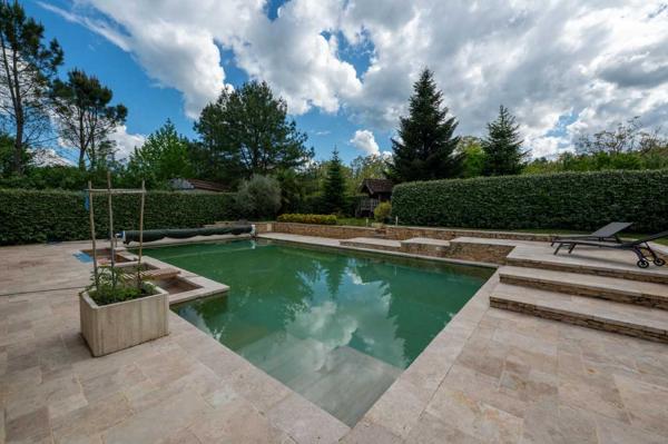 Gîtes chambres d'hôtes - Gourdon Cazals, Bel ensemble immobilier avec maison et 2 gîtes, atelier, grande piscine.