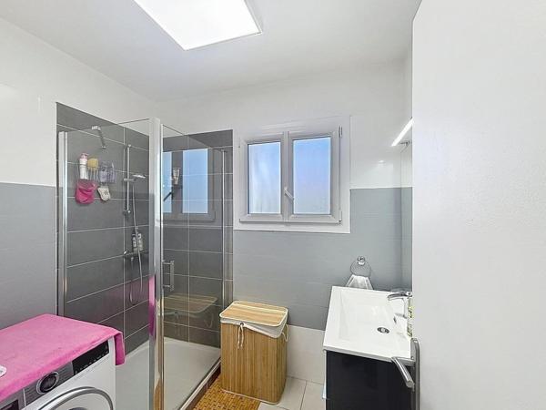 Maison divisée en 2 appartements