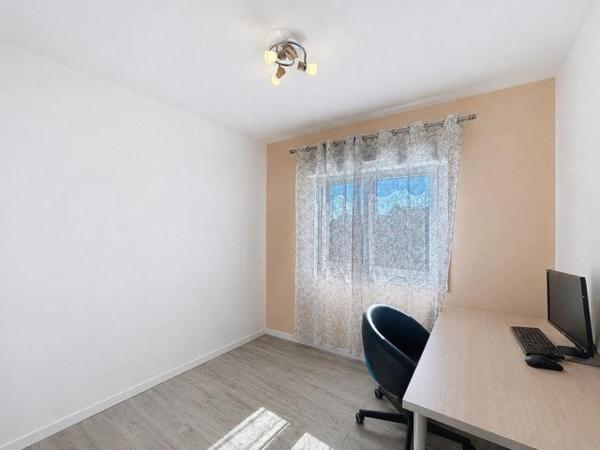 Maison divisée en 2 appartements